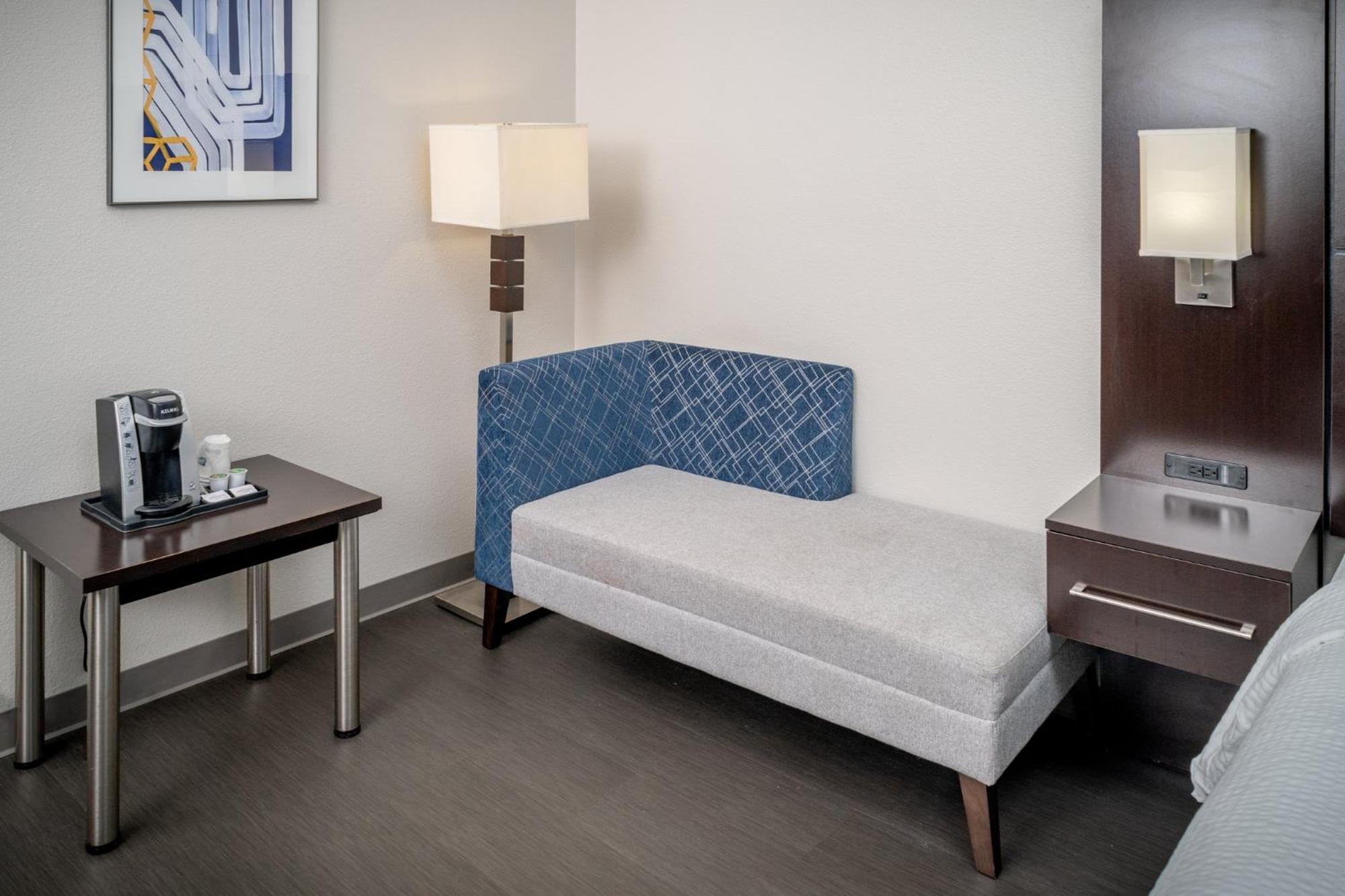 Holiday Inn Express & Suites Cross Lanes By Ihg Екстер'єр фото